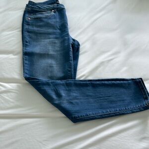 1822 straight leg jeans. Cotton/spandex. Soft and comfortable